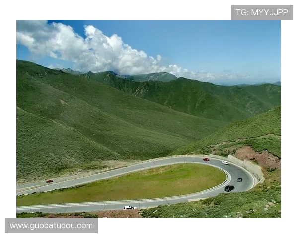 背起百岁奶奶看球赛:116 岁库尔班罕的足球圆梦之旅(1) 背起百岁奶奶看球赛:116 岁库尔班罕的足球圆梦之旅(1)
