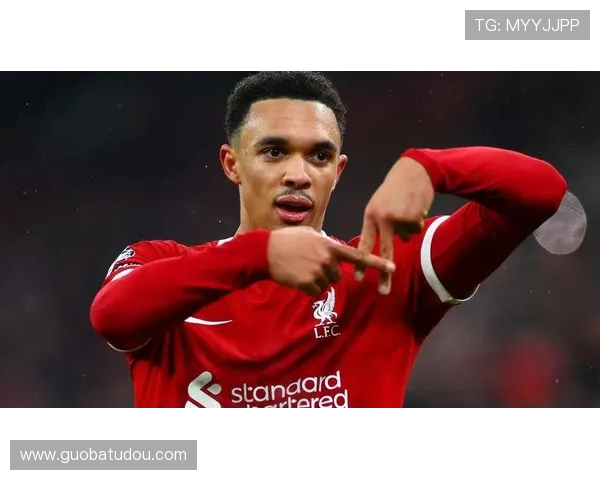 阿诺德离队后，红军仅剩两人撑起英格兰血脉(1)